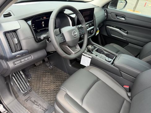 New 2026 Nissan Pathfinder SL image 14