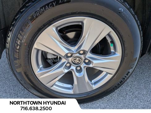 Used 2025 Toyota RAV4 XLE AWD/4WD image 40