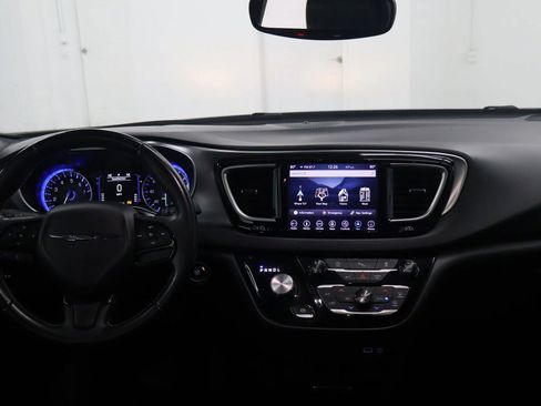 Used 2018 Chrysler Pacifica Touring-L w/ Premium Audio Group image 22