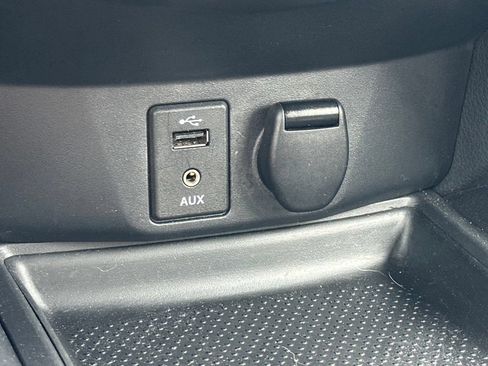 Used 2016 Nissan Rogue SV FWD image 26