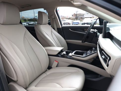 Used 2023 Lincoln Nautilus FWD w/ Premium Package image 31