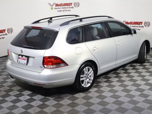 Used 2010 Volkswagen Jetta TDI FWD image 4