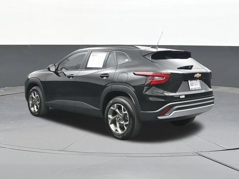 Used 2026 Chevrolet Trax LT w/ LT Convenience Package FWD image 9