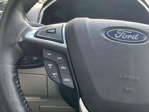 Used 2019 Ford Edge Titanium image 11