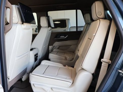 New 2026 GMC Yukon Denali w/ Denali Reserve Package AWD/4WD image 17
