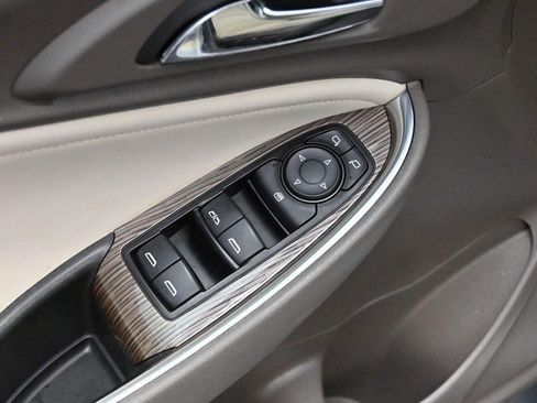Used 2020 Chevrolet Malibu LT w/ Leather Package FWD image 11