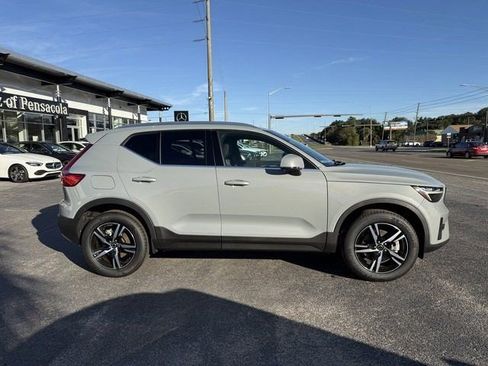New 2025 Volvo XC40 B5 Core image 6