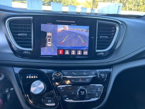 Used 2023 Chrysler Pacifica Touring-L w/ S Appearance Package image 30