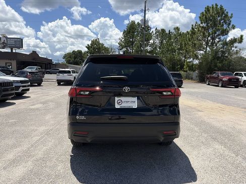 Used 2025 Toyota Grand Highlander FWD image 5