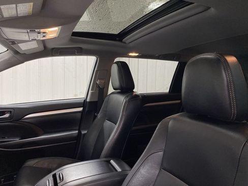 Used 2018 Toyota Highlander XLE AWD/4WD image 21