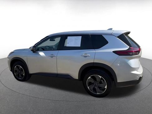 Used 2025 Nissan Rogue SV image 10
