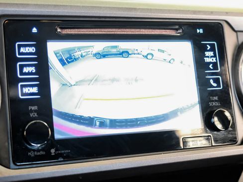 Used 2016 Toyota Tacoma TRD Sport w/ Towing Package image 23