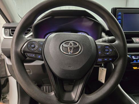 Used 2021 Toyota RAV4 LE AWD/4WD image 16