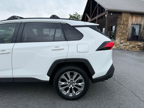 Used 2019 Toyota RAV4 XLE Premium FWD image 43