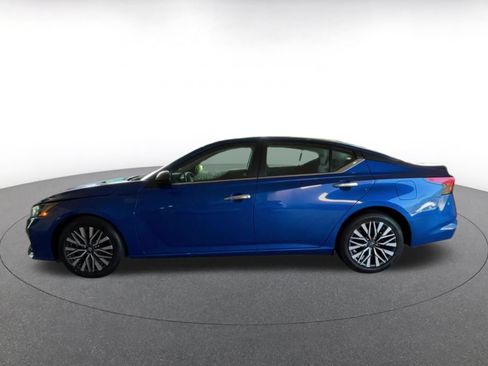 Used 2025 Nissan Altima 2.5 SV FWD image 7