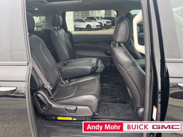 Used 2025 Kia Carnival SX w/ SX Dark Edition Package FWD image 51