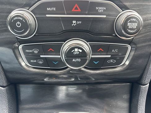 Used 2022 Chrysler 300 Touring image 18