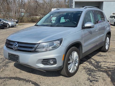 Used 2012 Volkswagen Tiguan SE image 3
