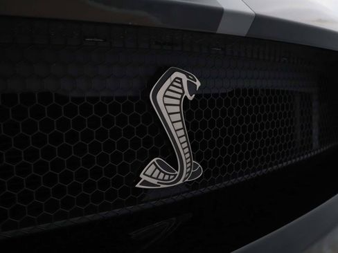 Used 2021 Ford Mustang Shelby GT500 w/ Technology Package RWD image 9