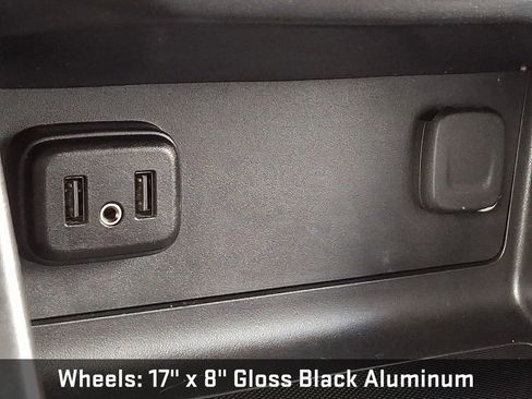 Used 2022 Chevrolet Colorado Z71 w/ Z71 Midnight Edition image 28