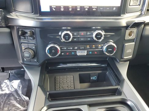 New 2026 Ford F250 Lariat w/ Black Appearance Package image 20