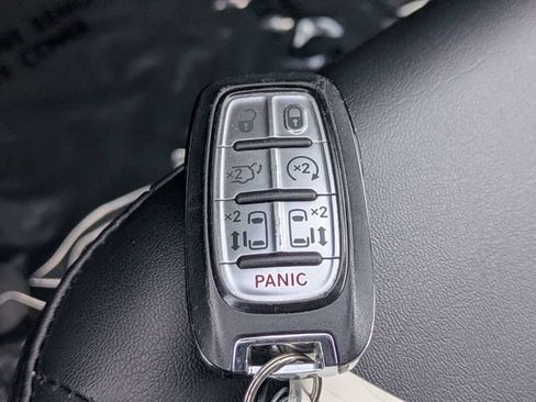 Used 2025 Chrysler Pacifica Select FWD image 25