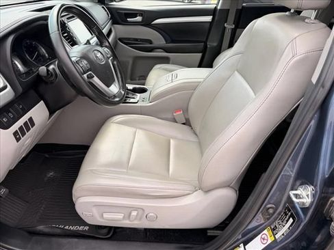 Used 2019 Toyota Highlander XLE AWD/4WD image 8