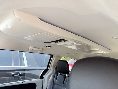 Used 2012 Chrysler Town & Country Touring-L w/ Entertainment Group #2 FWD image 26