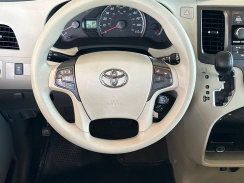 Used 2012 Toyota Sienna LE FWD image 11