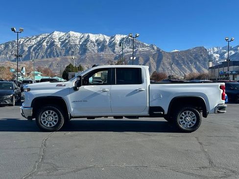 Used 2024 Chevrolet Silverado 2500 LT AWD/4WD image 9