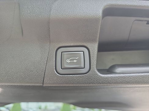 Used 2023 GMC Acadia SLT w/ Preferred Package FWD image 37