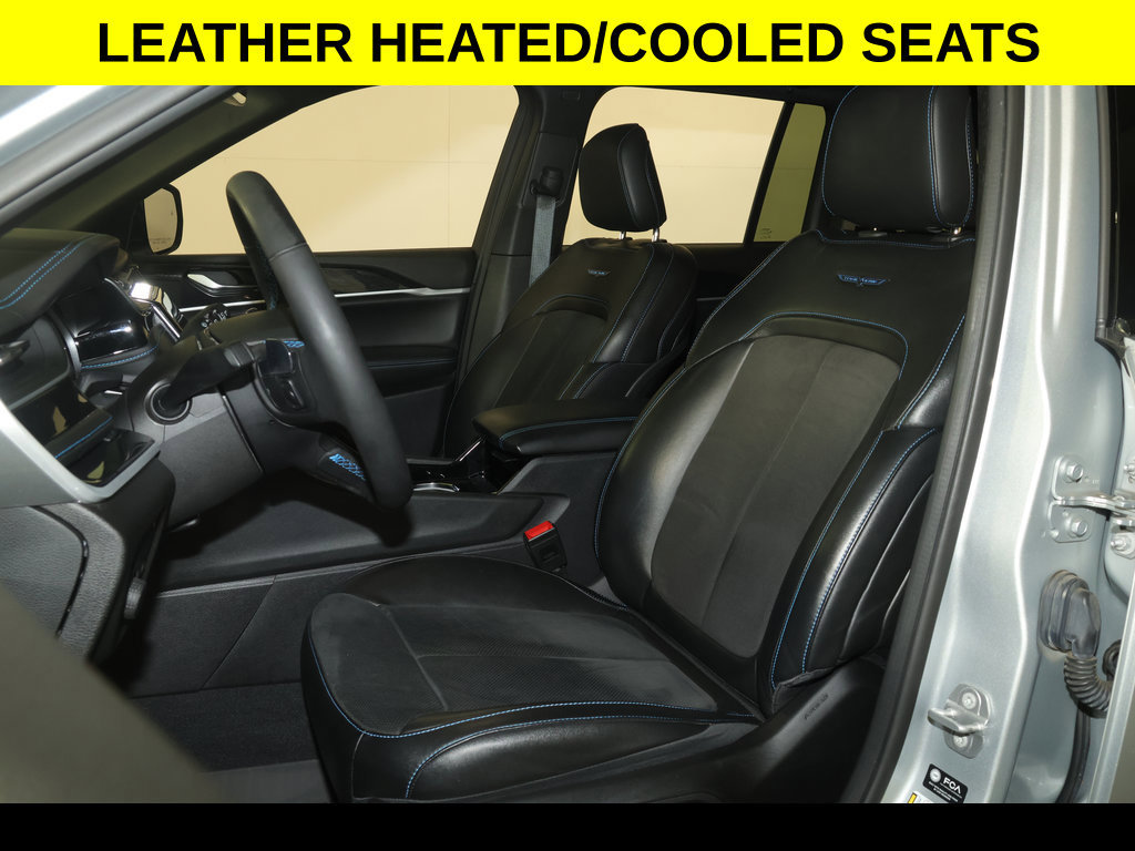 Used 2022 Jeep Grand Cherokee Trailhawk AWD/4WD image 3