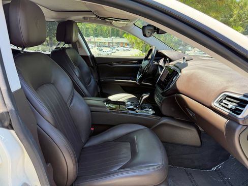Used 2021 Maserati Ghibli S RWD image 36