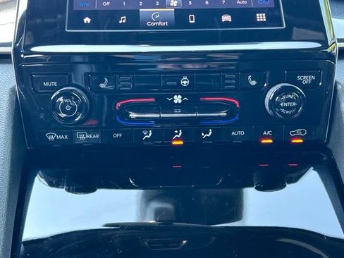 Used 2023 Jeep Grand Cherokee Altitude AWD/4WD image 53