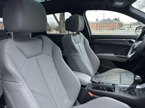 Certified 2025 Audi Q3 2.0T Premium w/ Convenience Package image 29