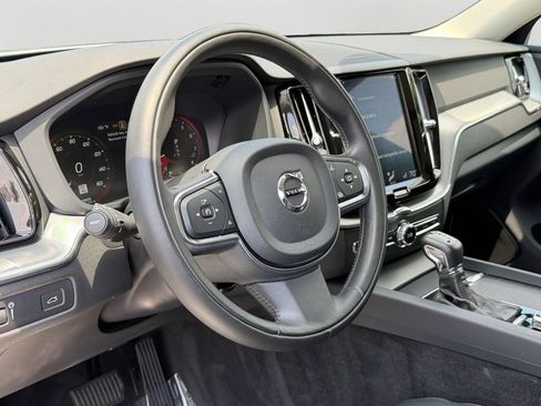 Used 2019 Volvo XC60 T5 Momentum w/ Multimedia Package AWD/4WD image 18