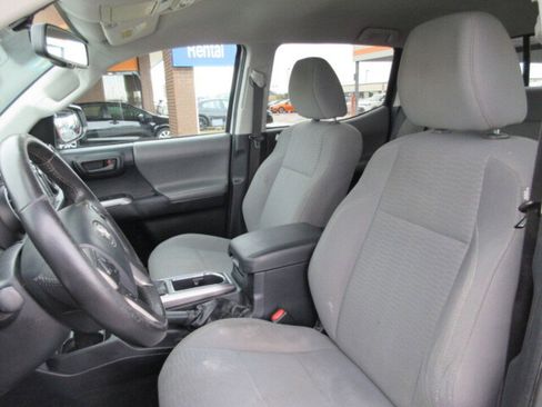 Used 2017 Toyota Tacoma SR5 image 12