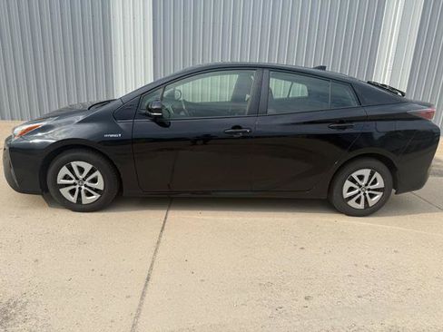 Used 2018 Toyota Prius Three FWD image 1