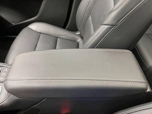 Used 2024 Cadillac XT4 Luxury w/ Cold Weather Package FWD image 31