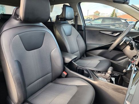 Certified 2023 Kia Niro EX Touring image 16
