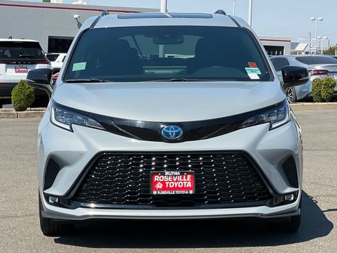 Certified 2025 Toyota Sienna XSE w/ XSE Premium Package AWD/4WD image 10