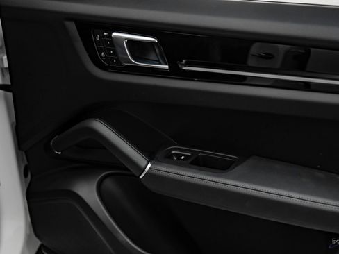 Used 2023 Porsche Cayenne image 77