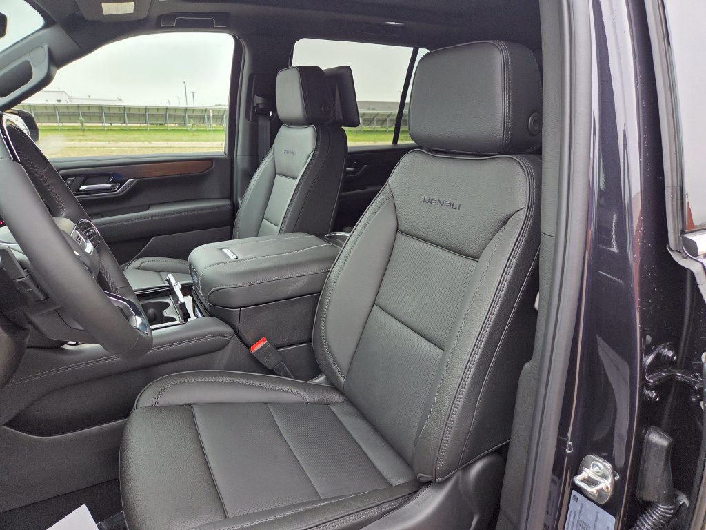 New 2026 GMC Yukon Denali w/ Denali Reserve Package AWD/4WD image 10