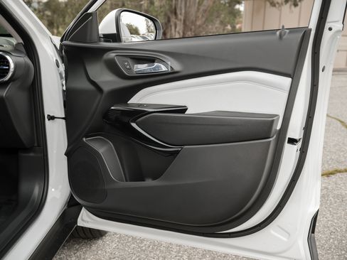 New 2026 Chevrolet Trax LT w/ Driver Confidence Package image 36