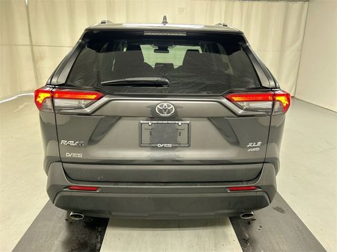 Used 2020 Toyota RAV4 XLE image 20