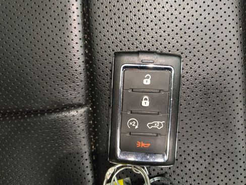 Used 2023 Jeep Grand Cherokee 4WD 4xe w/ Luxury Tech Group II image 32