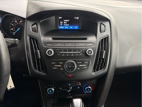 Used 2015 Ford Focus SE FWD image 16