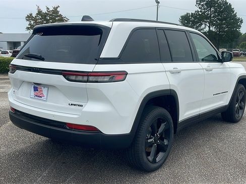 New 2025 Jeep Grand Cherokee Limited w/ Black Appearance Package image 8