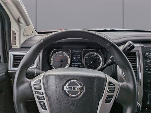 Used 2018 Nissan Titan SL w/ Chrome Package image 29