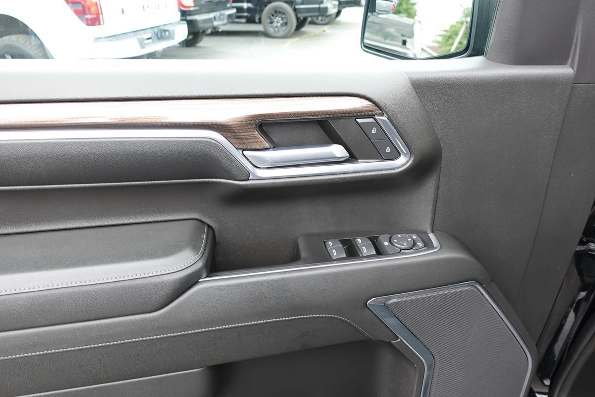 Used 2024 Chevrolet Silverado 1500 LT AWD/4WD image 16